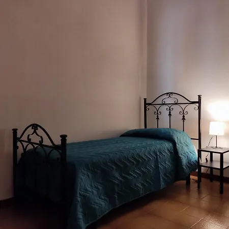 Il Patio - Indipendente Con Ampio Cortile E Giardino Interno Hébergement de vacances *