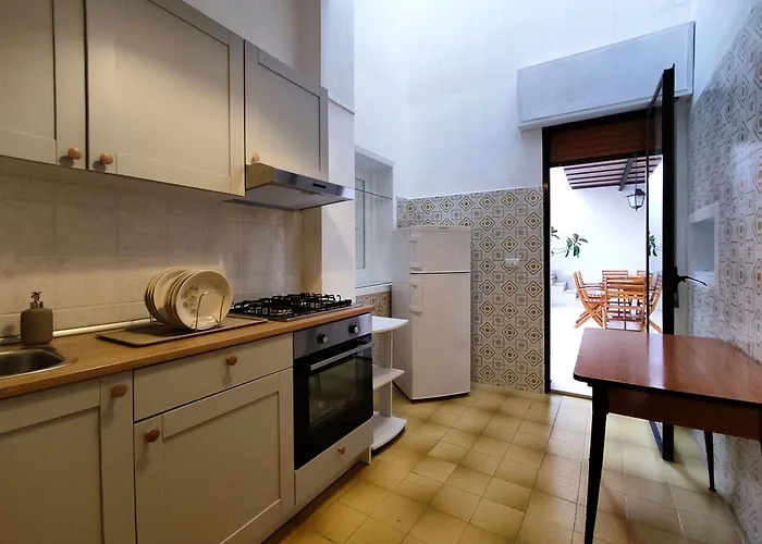 Il Patio - Indipendente Con Ampio Cortile E Giardino Interno *